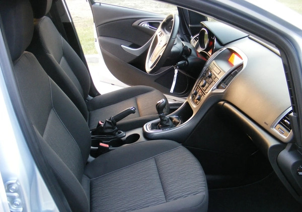 Opel Astra cena 34500 przebieg: 81000, rok produkcji 2014 z Tarnobrzeg małe 596